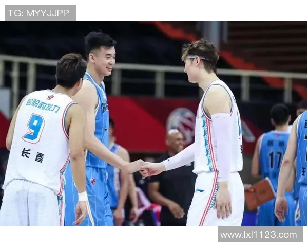 广州足球队的节奏探讨：如何提升球队表现与球迷热情的双重奏