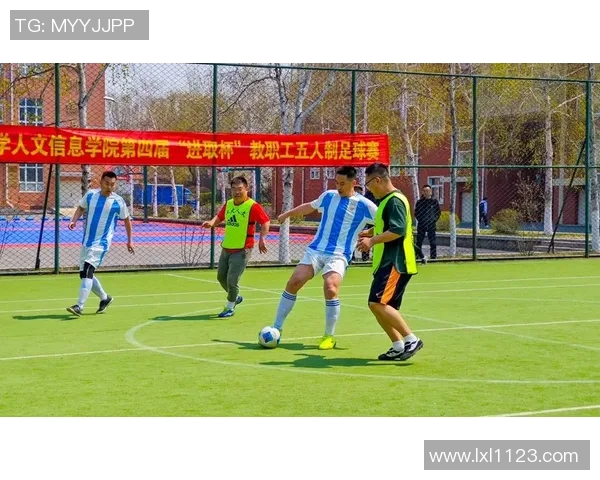 武汉足球队荣登足球团队协作排行榜第二名展现强大团队精神与默契配合